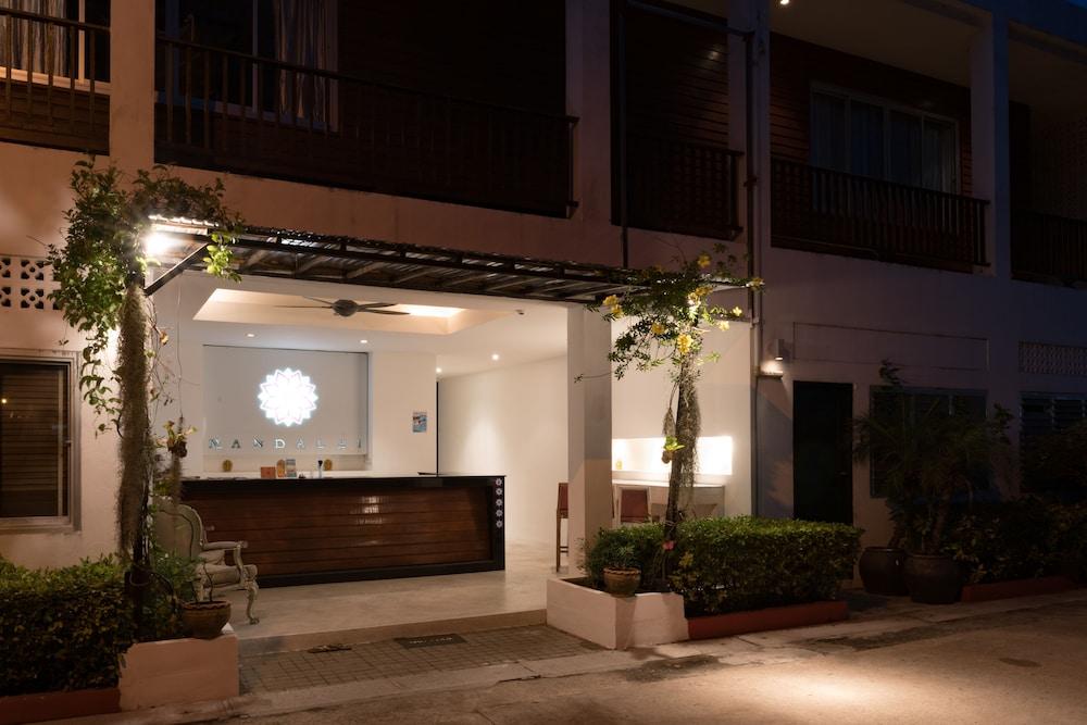 Mandalai Hotel Chaloklum Buitenkant foto