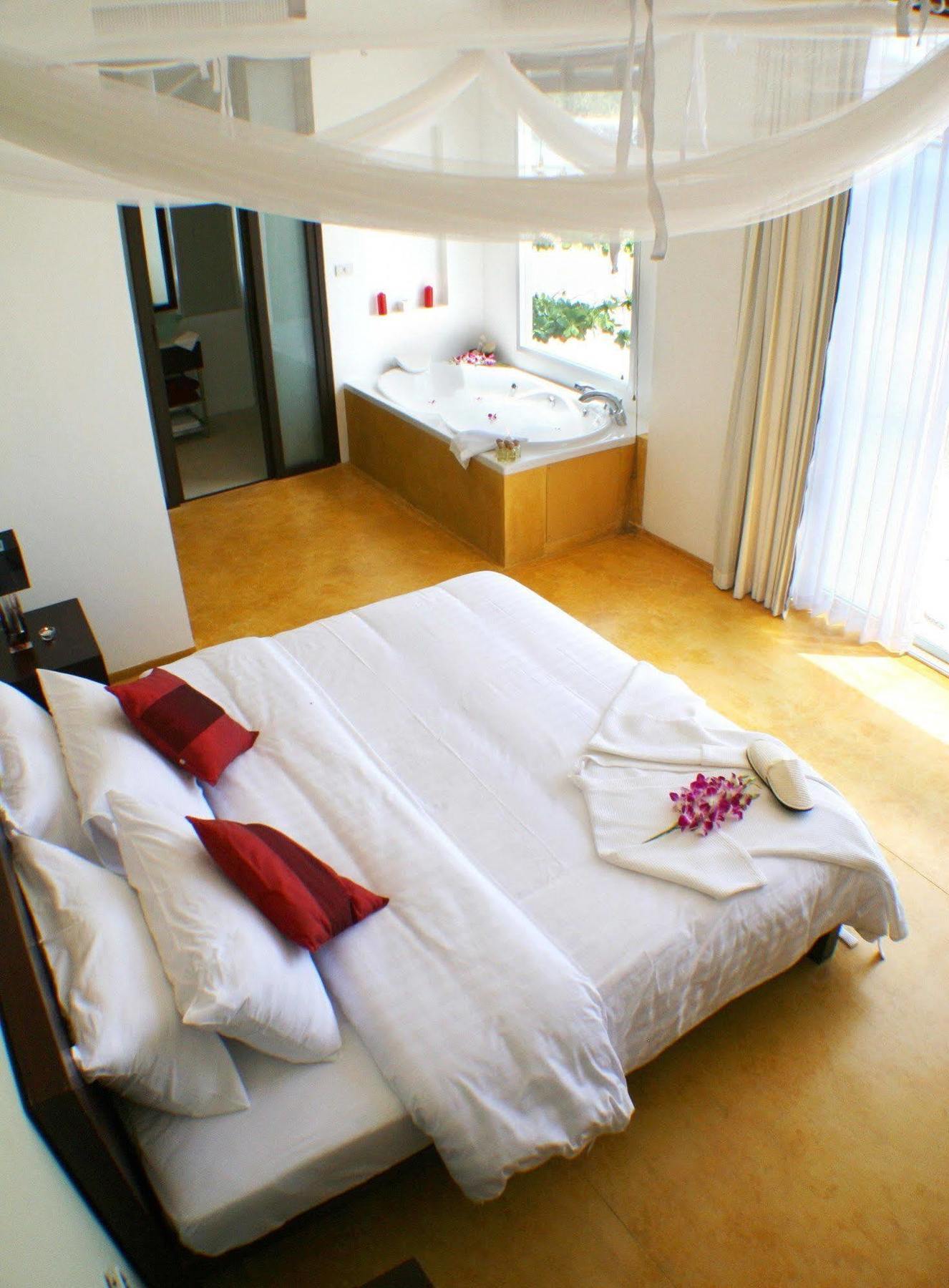Mandalai Hotel Chaloklum Buitenkant foto