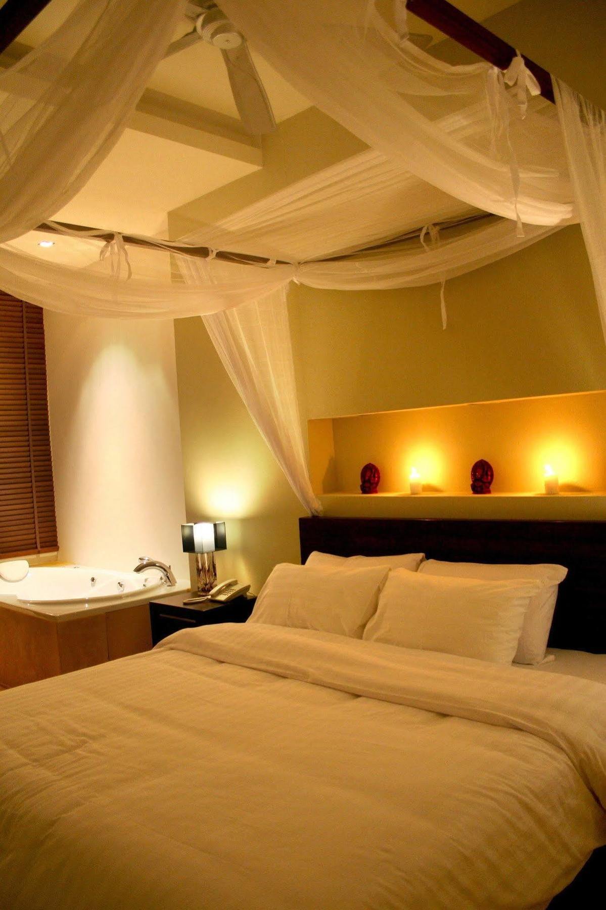 Mandalai Hotel Chaloklum Buitenkant foto